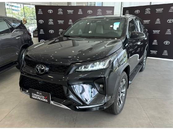 TOYOTA HILUX SW4 2.8 D-4D TURBO DIESEL DIAMOND 7L 4X4 AUTOMÁTICO